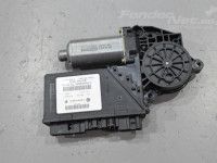 Volkswagen Phaeton Lasinnostimen moottori, taka vasen Varaosakoodi: 3D0959703G
Korityyppi: Sedaan
Moo...