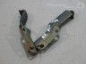 Toyota Avensis (T25) 2003-2008 Puskurin kiinnitys, oikea Varaosakoodi: 52141-05020