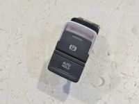 Volkswagen Golf 7 Katkaisin (sähkömekaaninen seisontajarru) Varaosakoodi: 5G0927225D WZU
Korityyppi: 5-ust ...