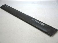Citroen Berlingo 1996-2010 Etuoven lista, oikea Varaosakoodi: 8545H2
Korityyppi: Istmetega buss