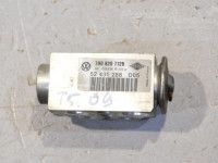 Volkswagen Transporter (T5, Caravelle, Multivan) Ilmastointi venttiiliyksikön Varaosakoodi: 7H0820712A
Korityyppi: Istmetega ...