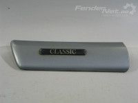 Mercedes-Benz E (W210) 1995-2003 Etulokasuoja lista, vasen (Classic) Varaosakoodi: 2106908762