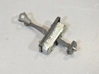 Toyota Avensis (T27) Ovirajoitin, etu oikea Varaosakoodi: 68610-05050
Korityyppi: Universaa...