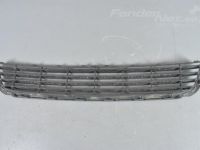 Volkswagen Golf 6 Puskurin säleikkö (keskellä) Varaosakoodi: 5K0853671 RYP
Moottorityyppi: CAYC