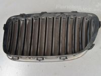 BMW 5 (F10 / F11) Etusäleikkö, oikea Varaosakoodi: 51137412324
Korityyppi: Universaal